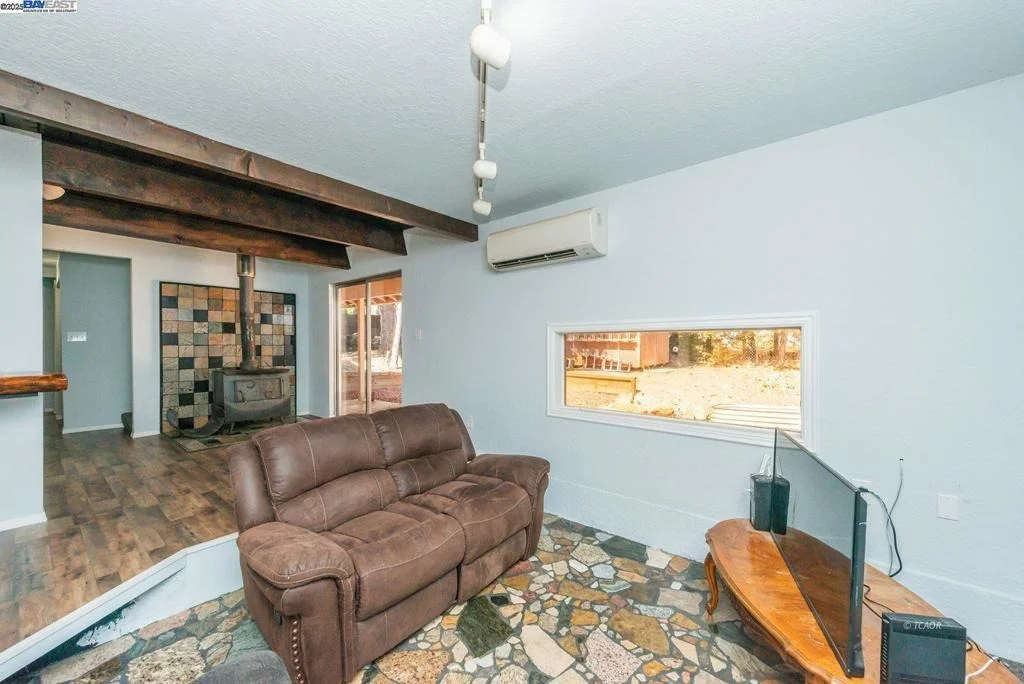 Photo of 230 Mary Ave