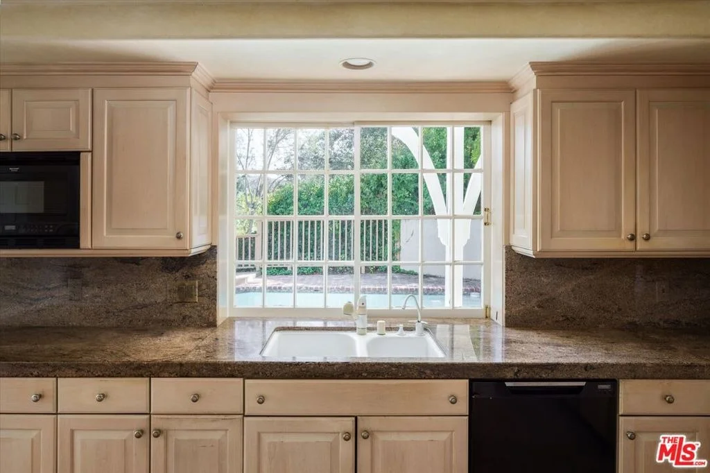 Photo of 2573 Benedict Canyon Drive