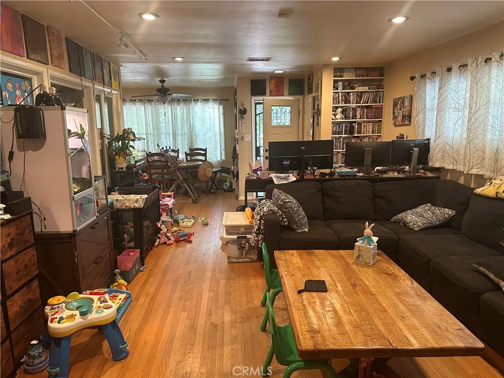 Photo of 7300 Etiwanda