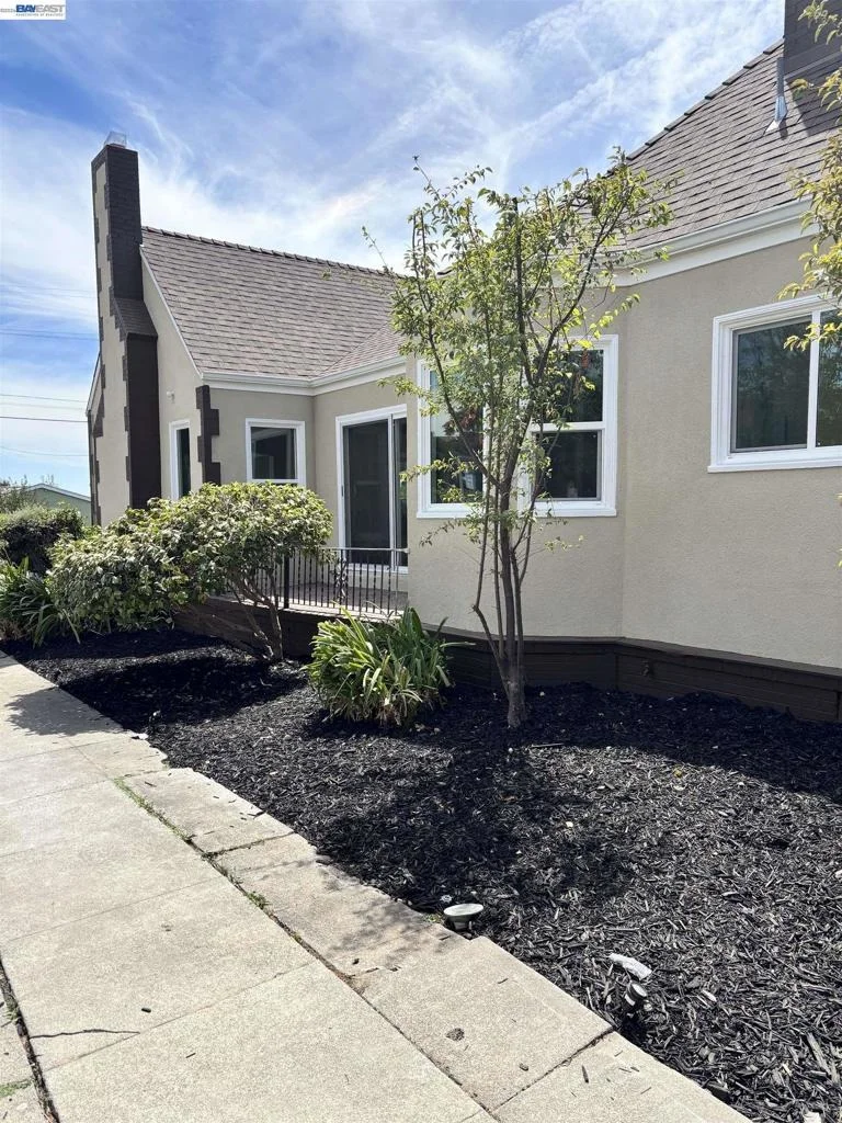 Photo of 2569 Maxwell Ave