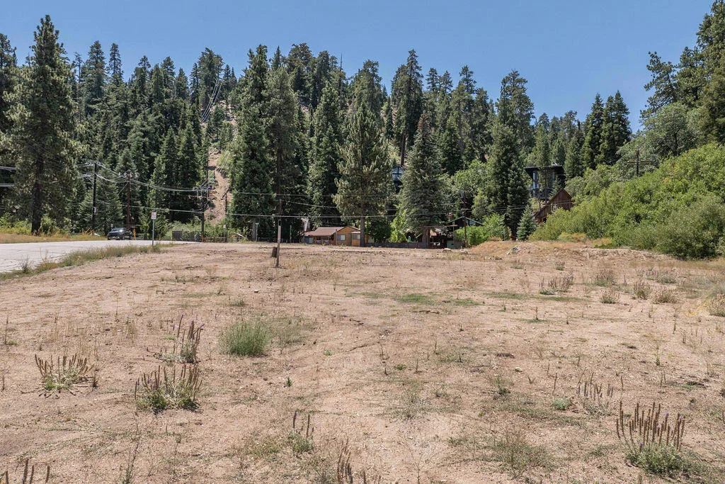 Photo of 990 Pine Knot Avenue