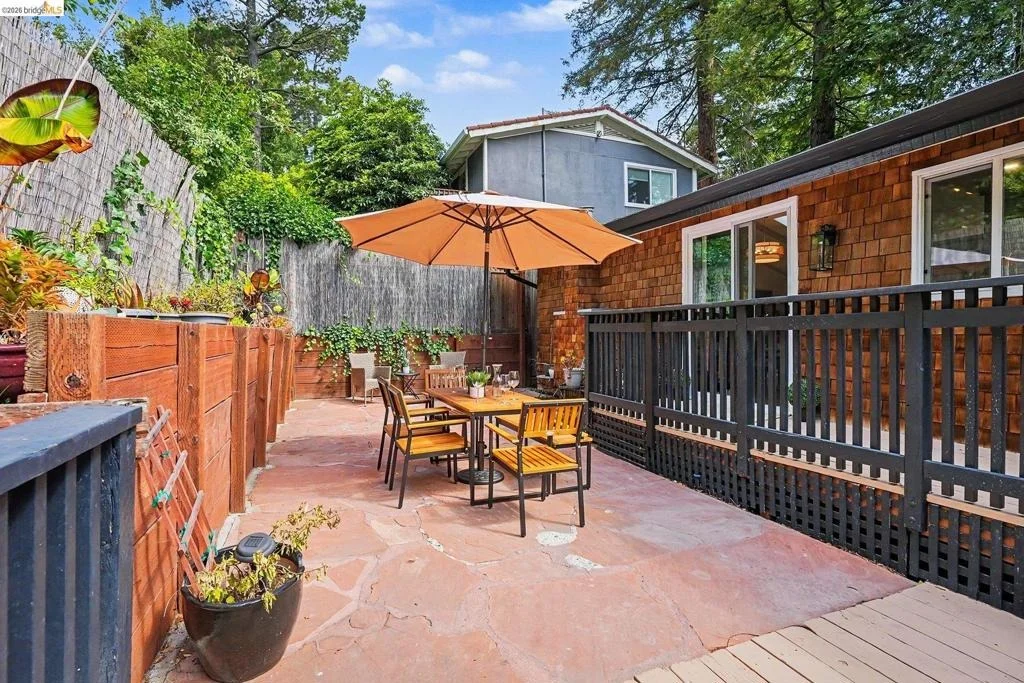 Photo of 2185 Trafalgar Pl
