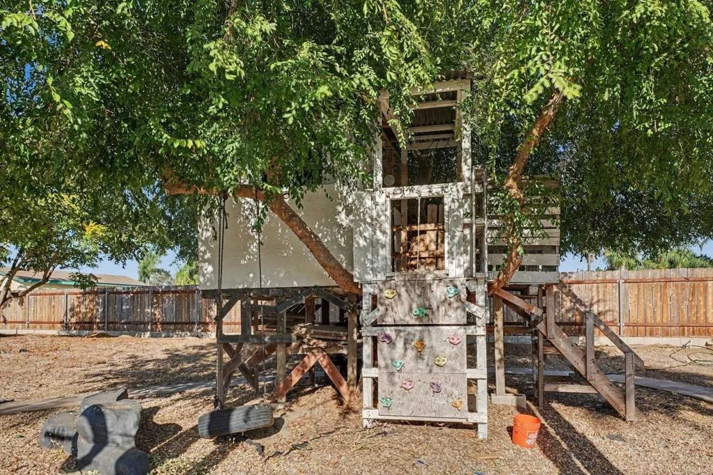 Photo of 1420 Hanson Lane