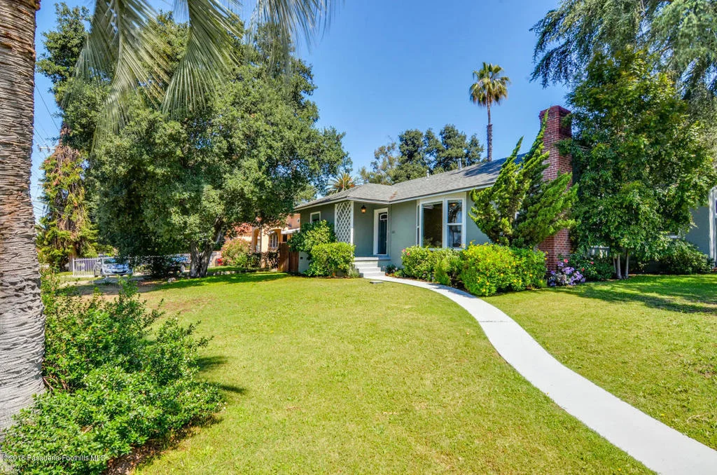Photo of 5 W Altadena Drive