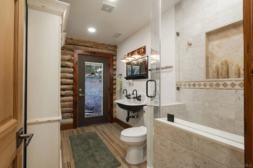 Photo of 4484 Pine Ridge Ave