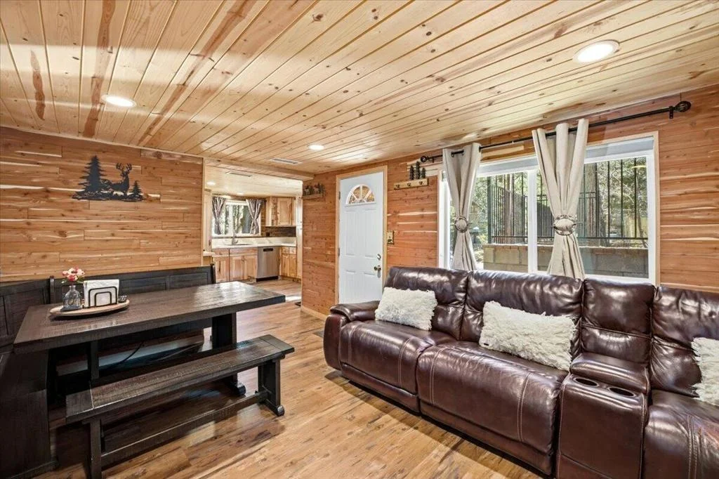 Photo of 830 Oriole Drive