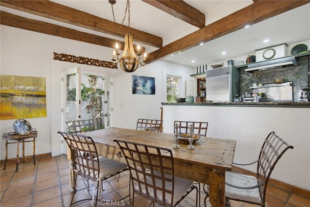 Photo of 2243 Cloverfield Boulevard