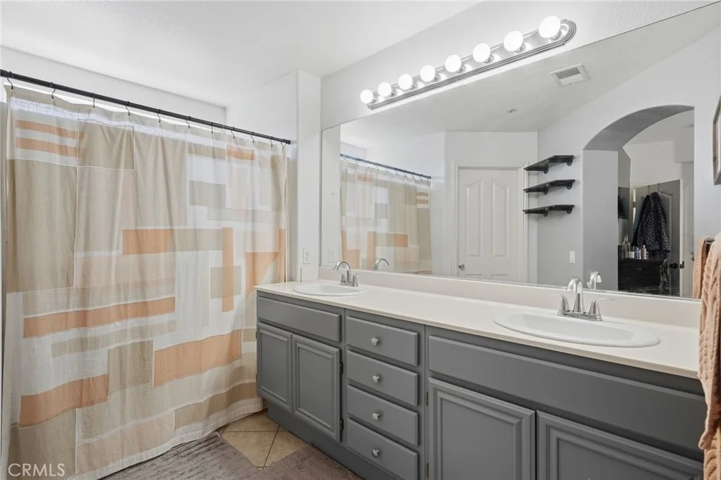 Photo of 12184 Knoll Crest
