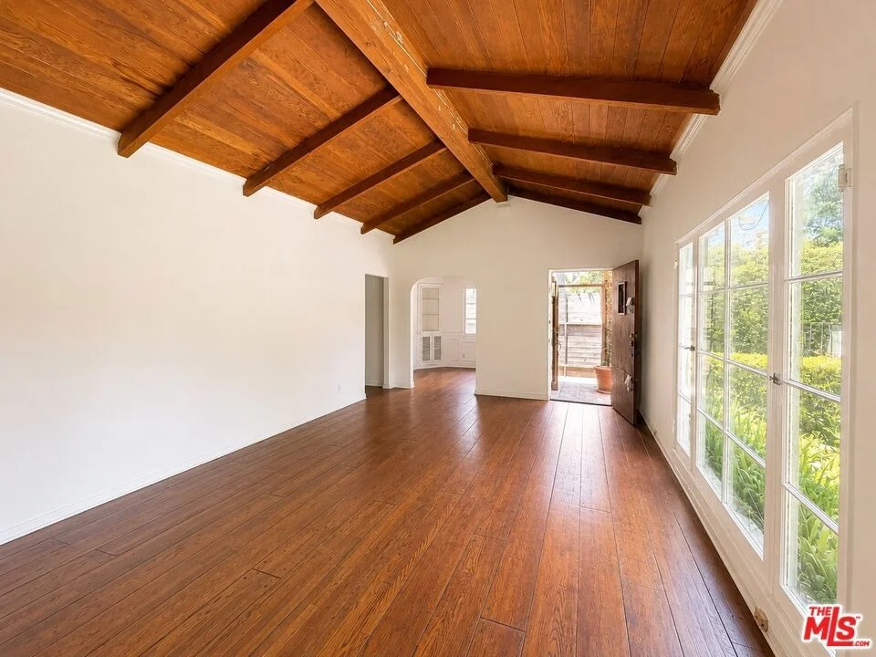 Photo of 431 Westmount Drive