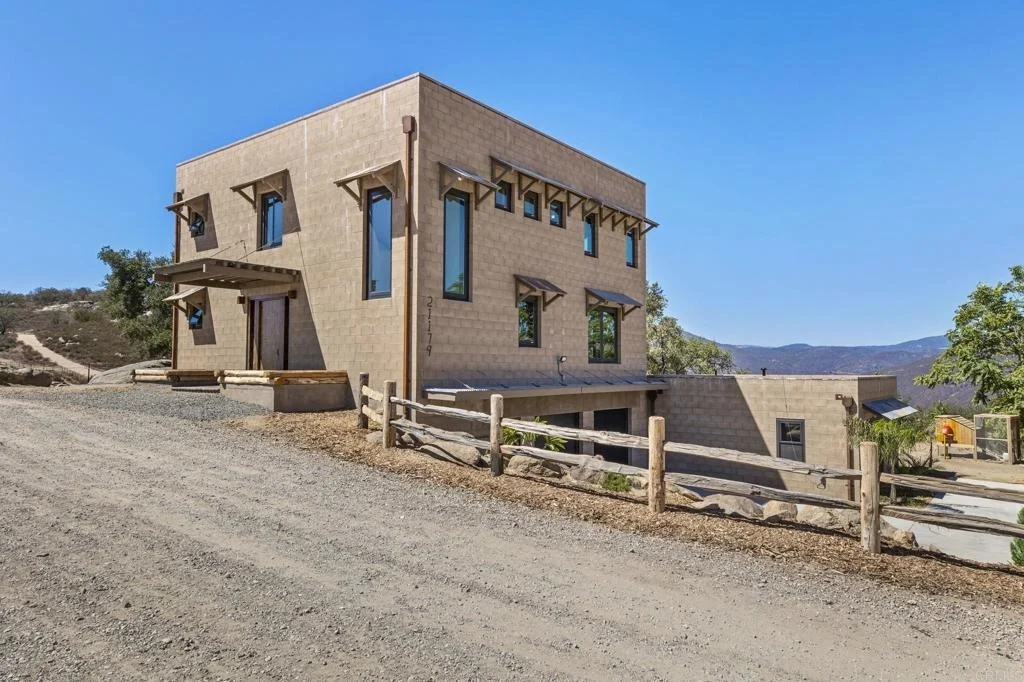 Photo of 21179 Sutherland Dam Road