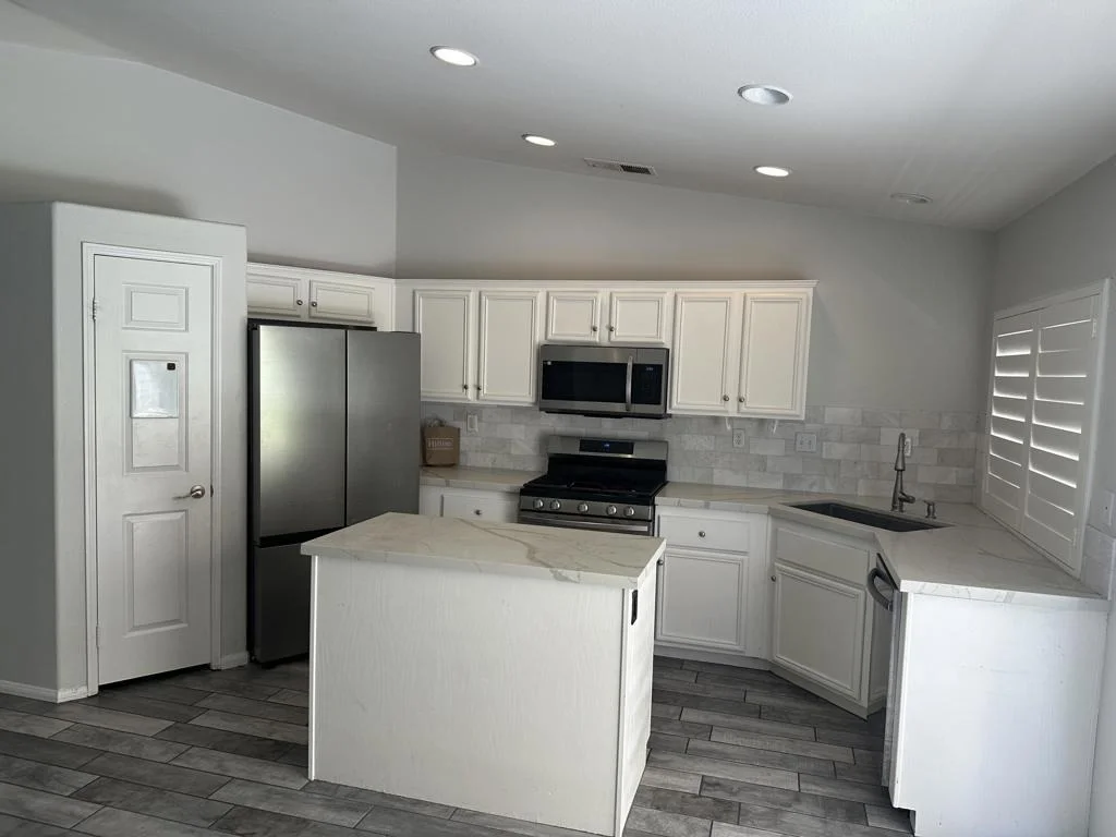 Photo of 45925 La Flor Lane