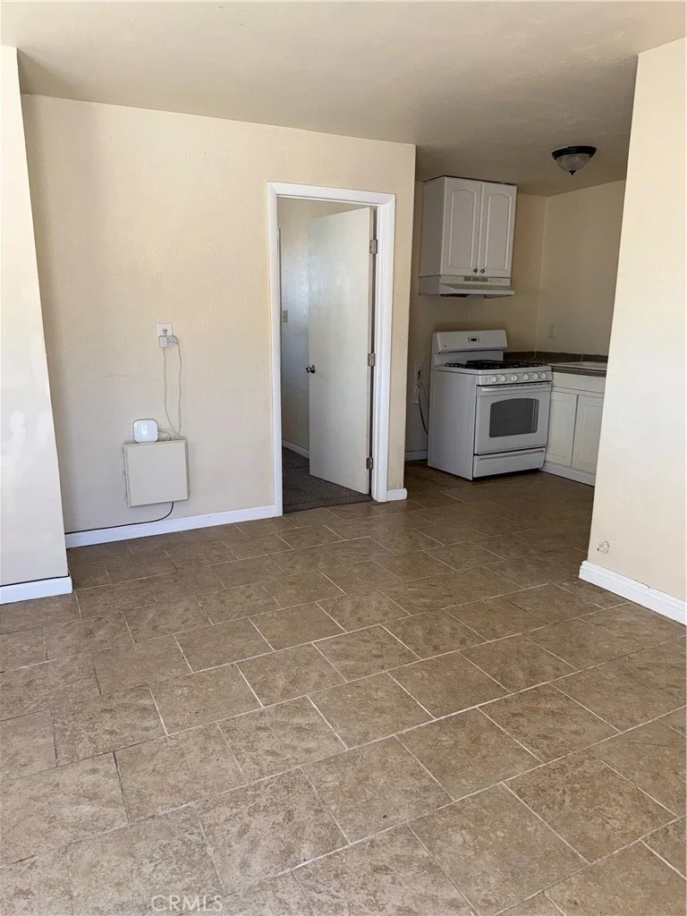 Photo of 323 E