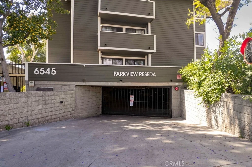 Photo of Unit 8 at 6545 Reseda Boulevard