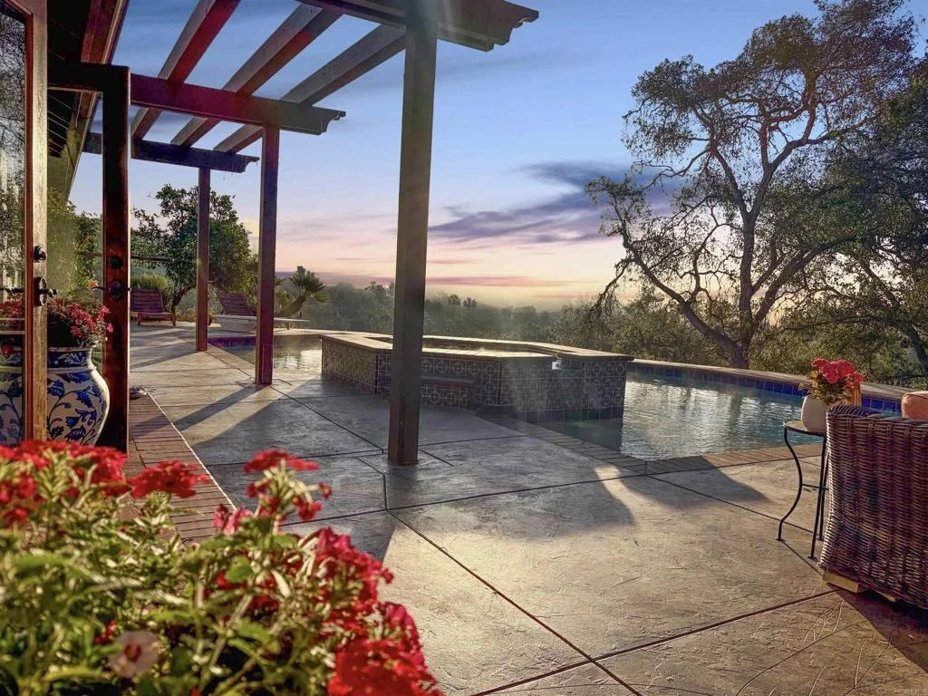 Photo of 707 S Live Oak Park Road
