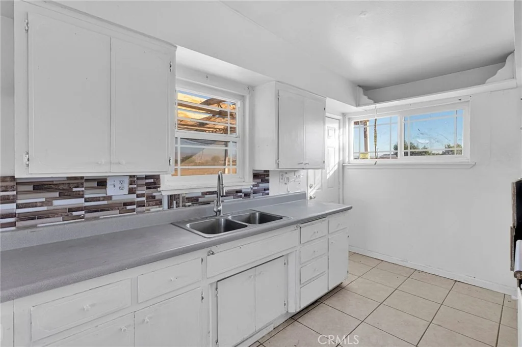 Photo of 17047 Eucalyptus Street