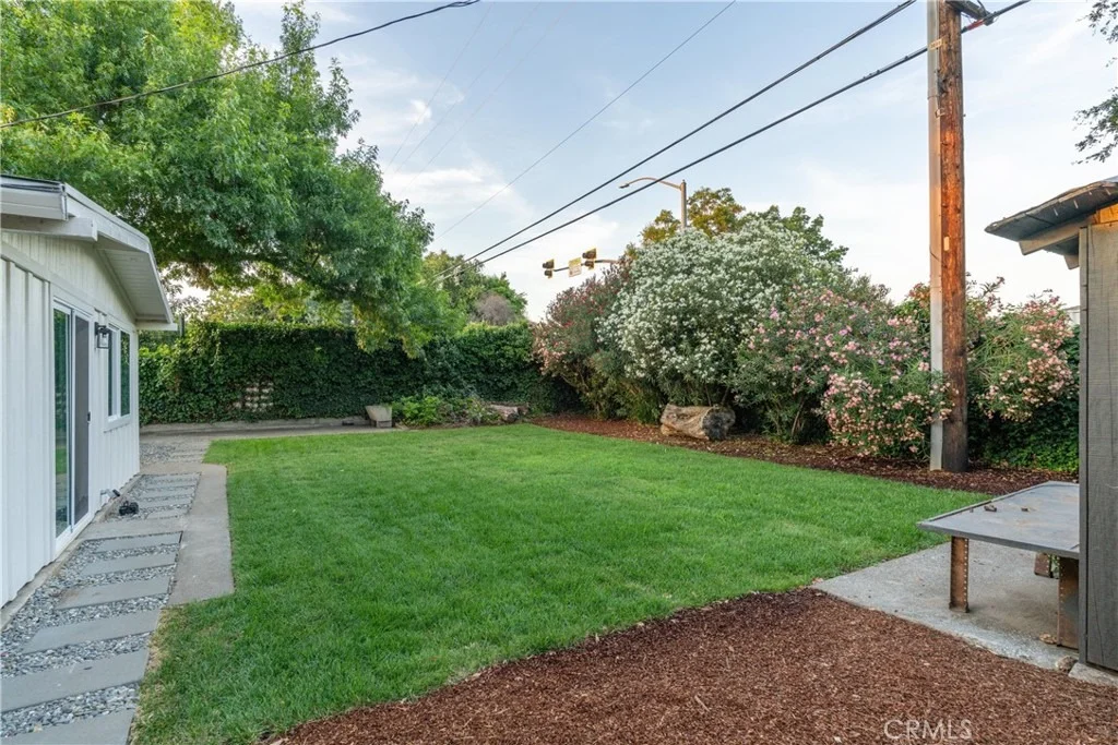 Photo of 595 White