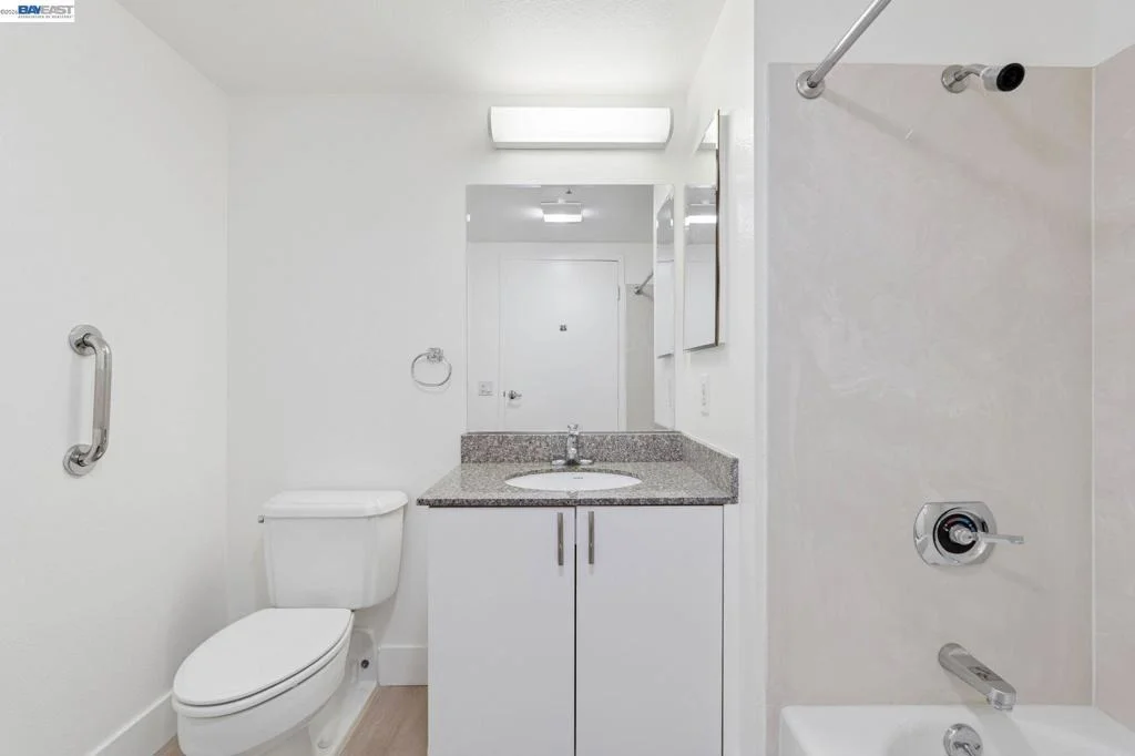 Photo of Unit 546 at 989 Webster Street