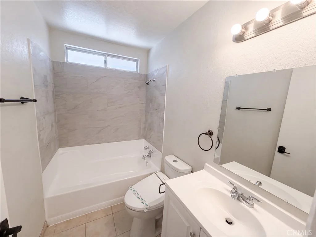 Photo of 52990 Avenida Diaz