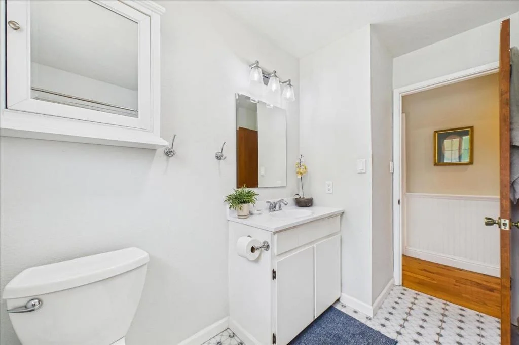 Photo of 520 Redwood Road