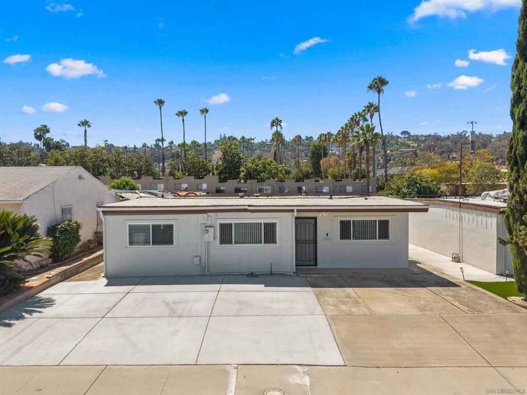 Photo of 317 W Chase Ave W