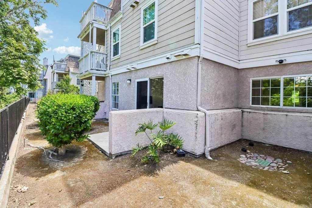 Photo of Unit B at 5070 Via Manos