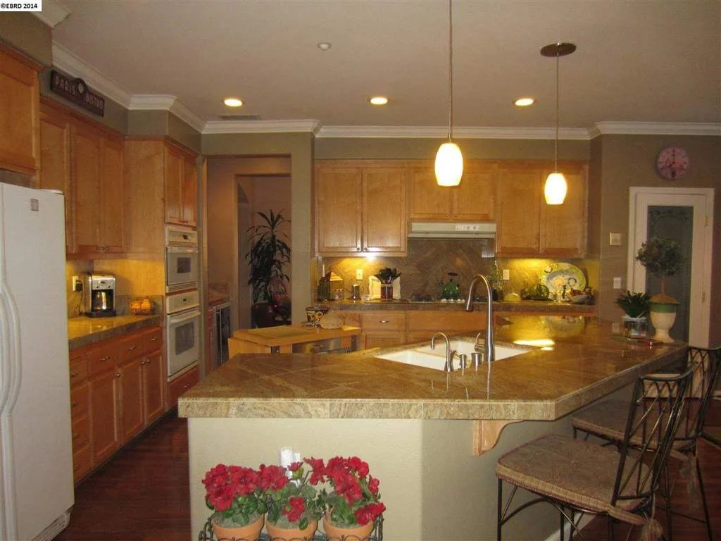 Photo of 545 LAKEVIEW DR