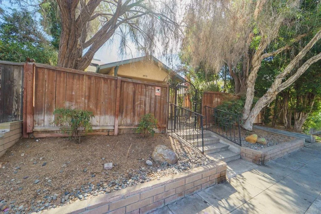 Photo of 3973 8th Ave