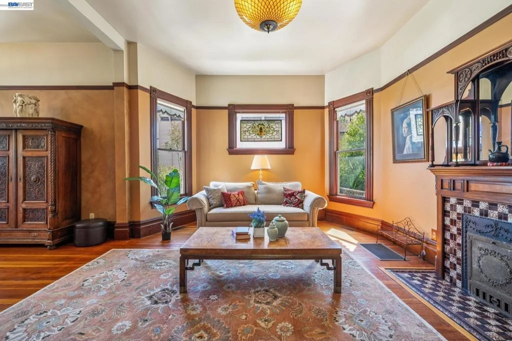 Photo of 2242 San Antonio Ave
