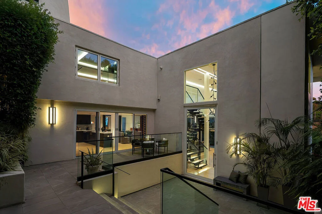 Photo of 9340 Readcrest Drive