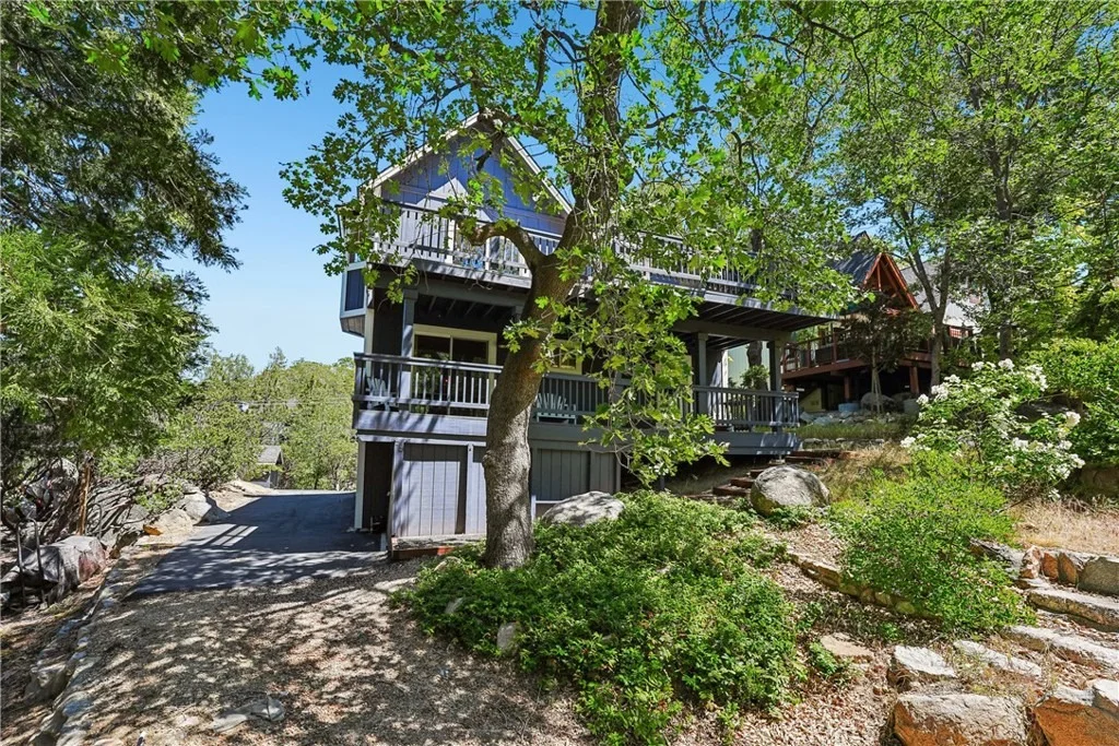 Photo of 28833 Manitoba Drive