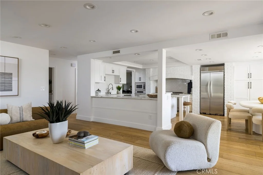 Photo of 2572 Bayshore Drive