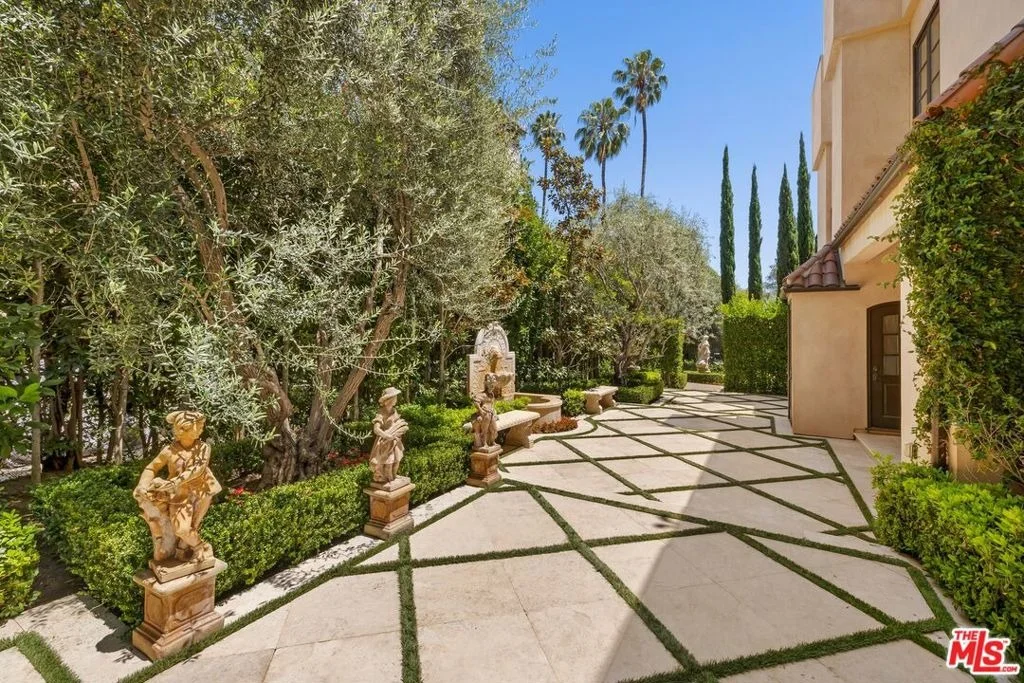 Photo of 9541 Sunset Boulevard