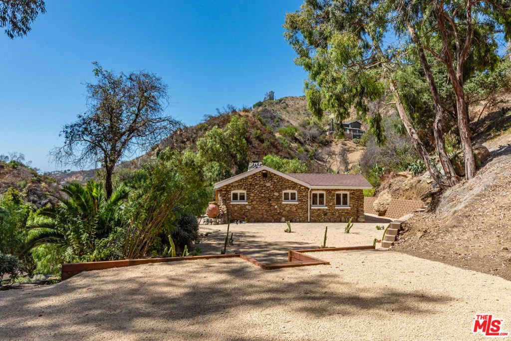 Photo of 2961 Gorge Road