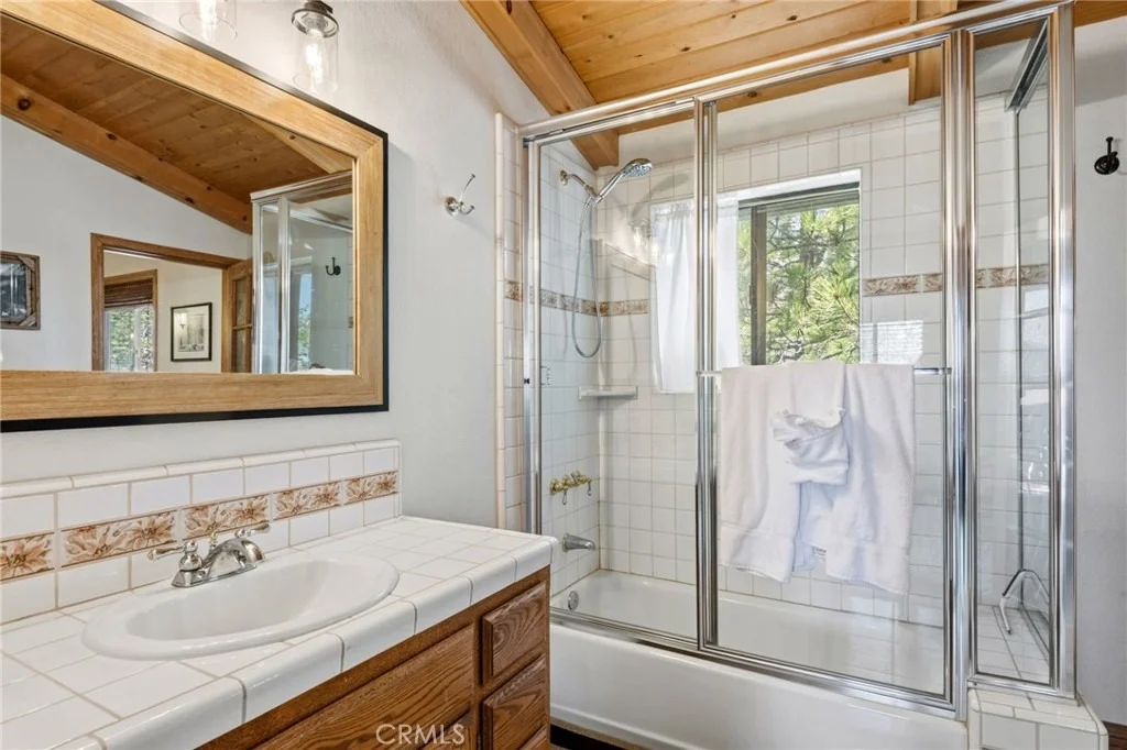 Photo of 1584 Wolf Road