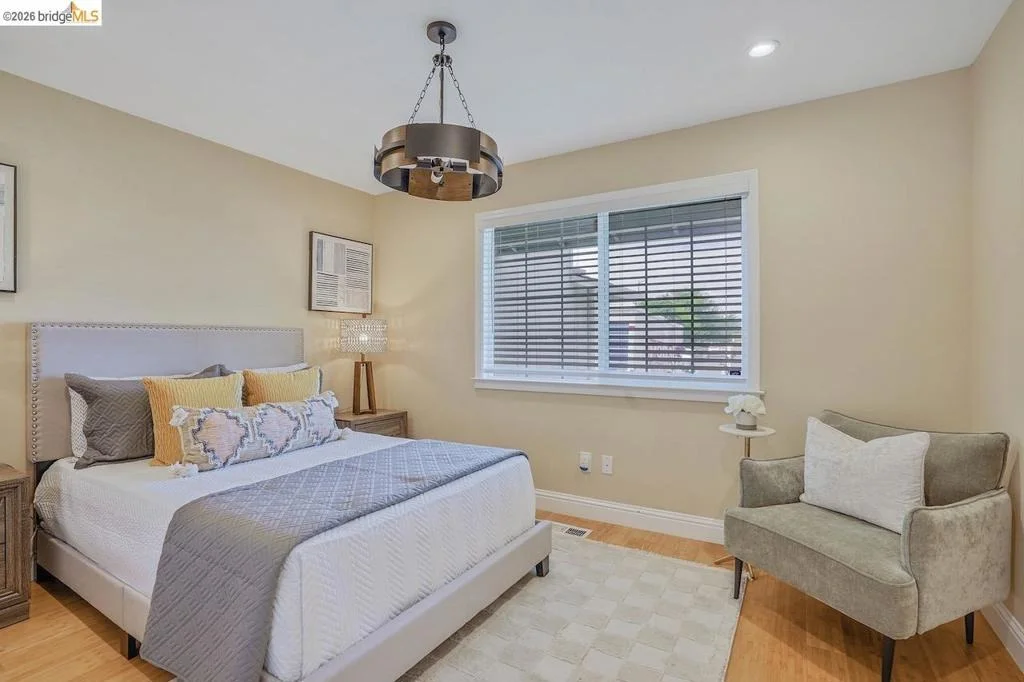 Photo of 2198 La Orinda