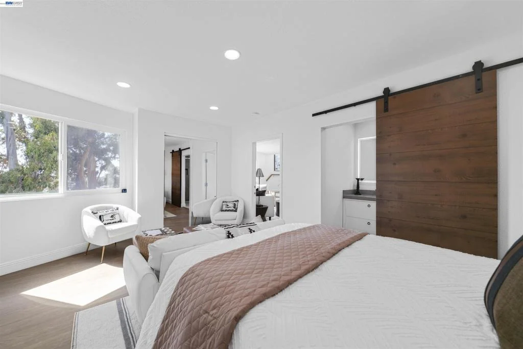 Photo of 1069 Central Blvd