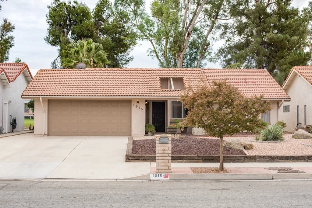 Photo of 1915 Silver Oak Way