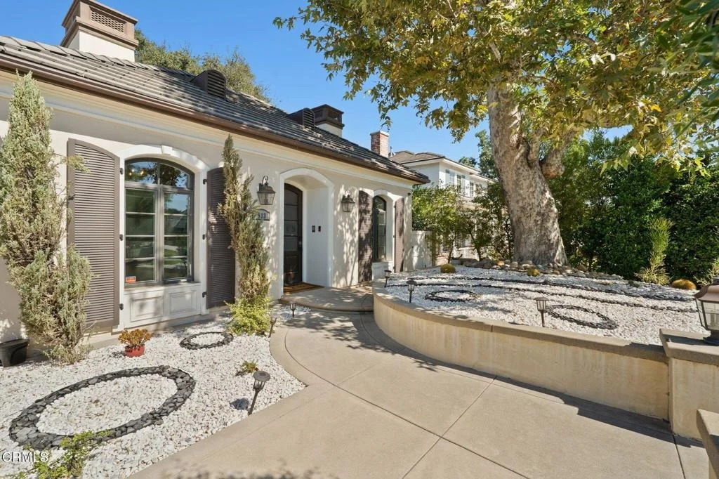 Photo of 933 Coronado Drive
