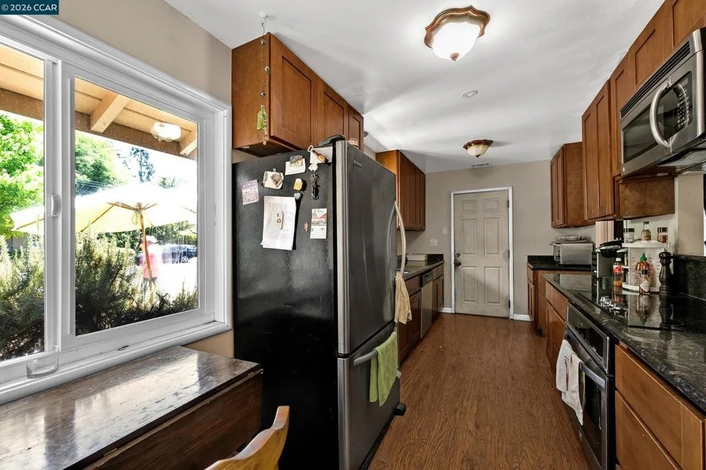 Photo of 1481 Davis Ave