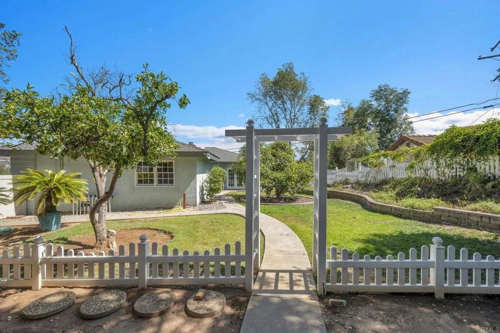 Photo of 1752 Grove Road