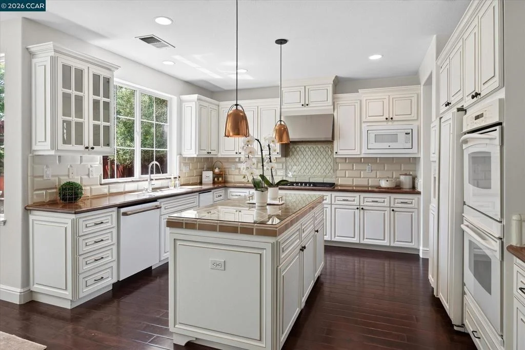 Photo of 3086 Hastings Way