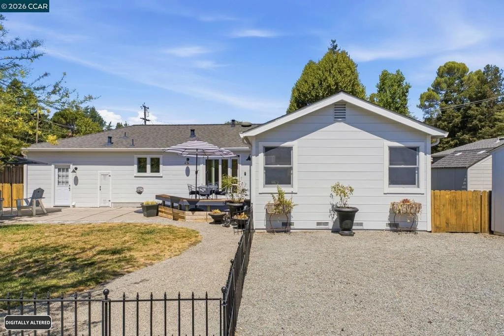 Photo of 8 Lander Dr
