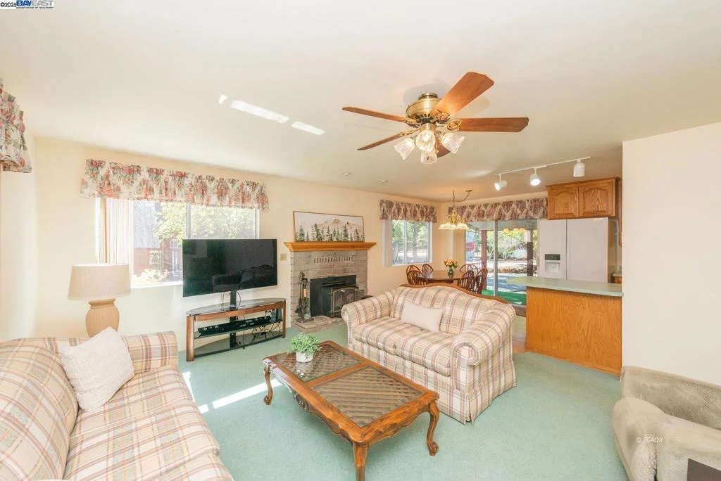 Photo of 230 Lakeview Dr.