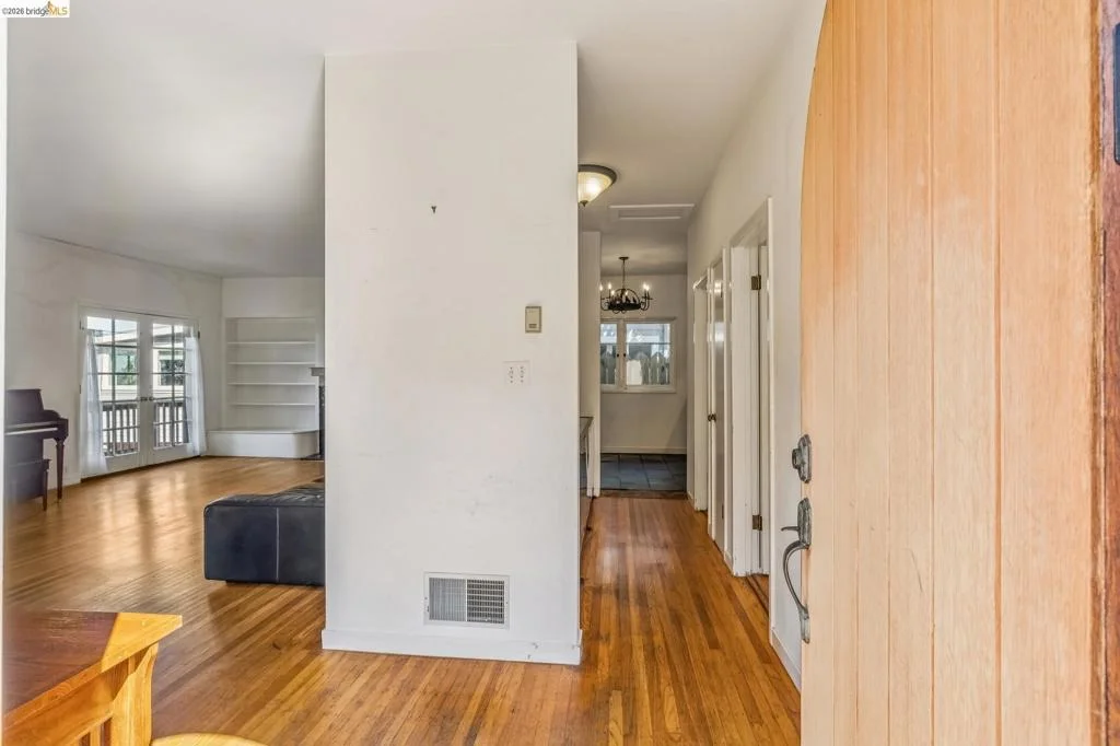 Photo of 1466 Scenic Ave