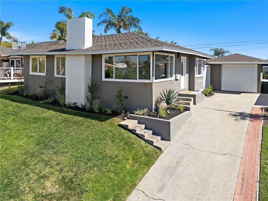 Photo of 211 Trafalgar Ln