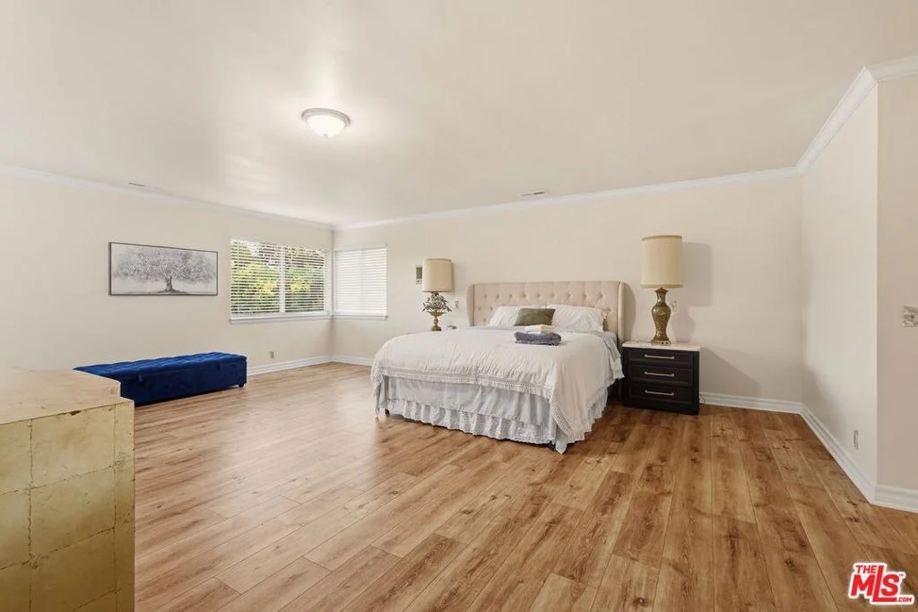 Photo of 900 Gainsborough Drive