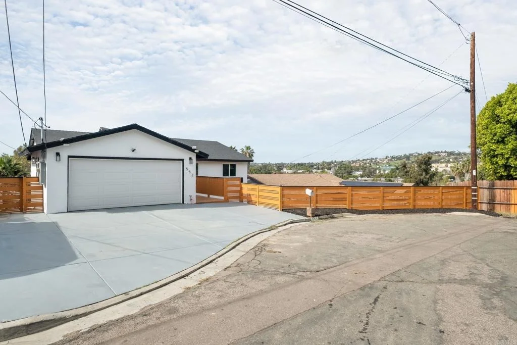 Photo of 552 Felicita Avenue