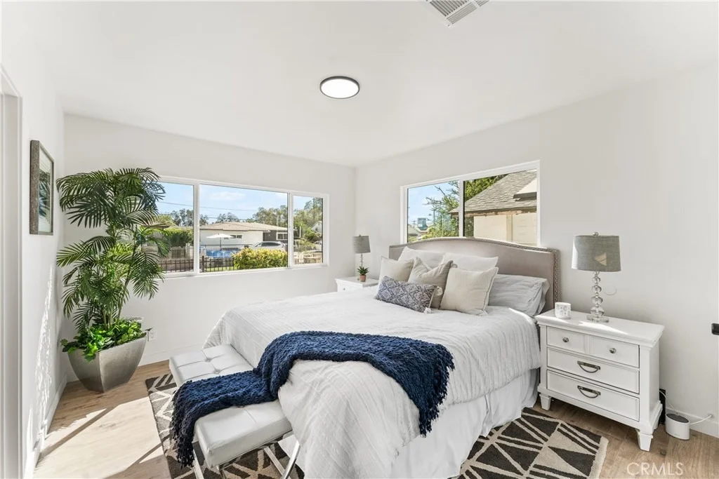Photo of 8908 8910 Lev Avenue