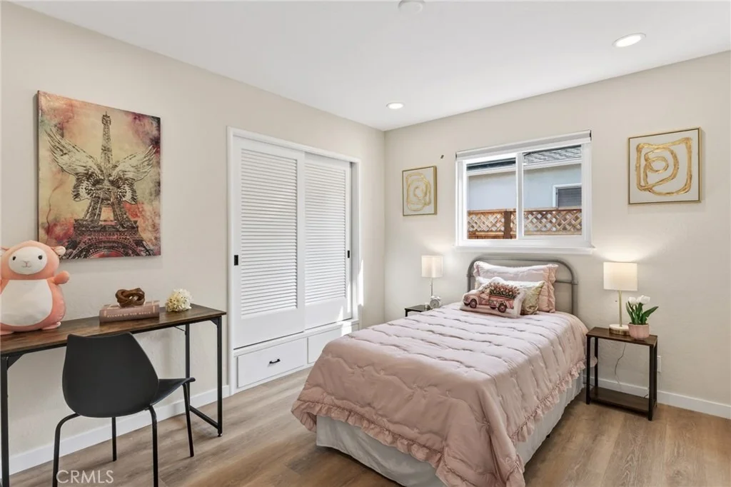 Photo of 4761 Central