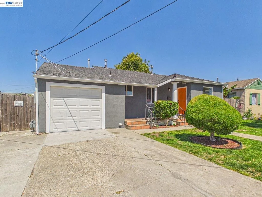 Photo of 2609 Macarthur Ave